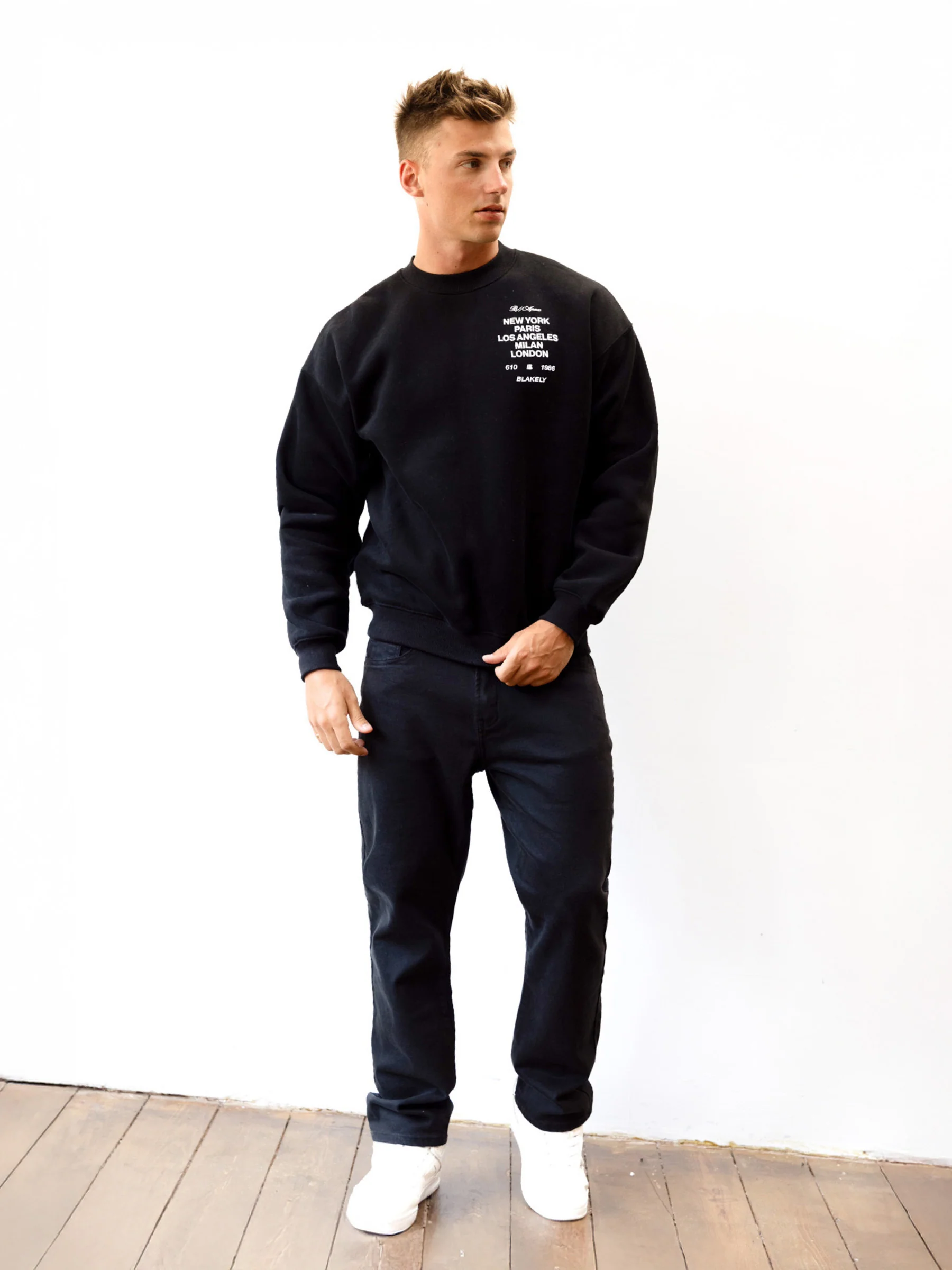 Apex 610 Relaxed Jumper - Black - Image 3