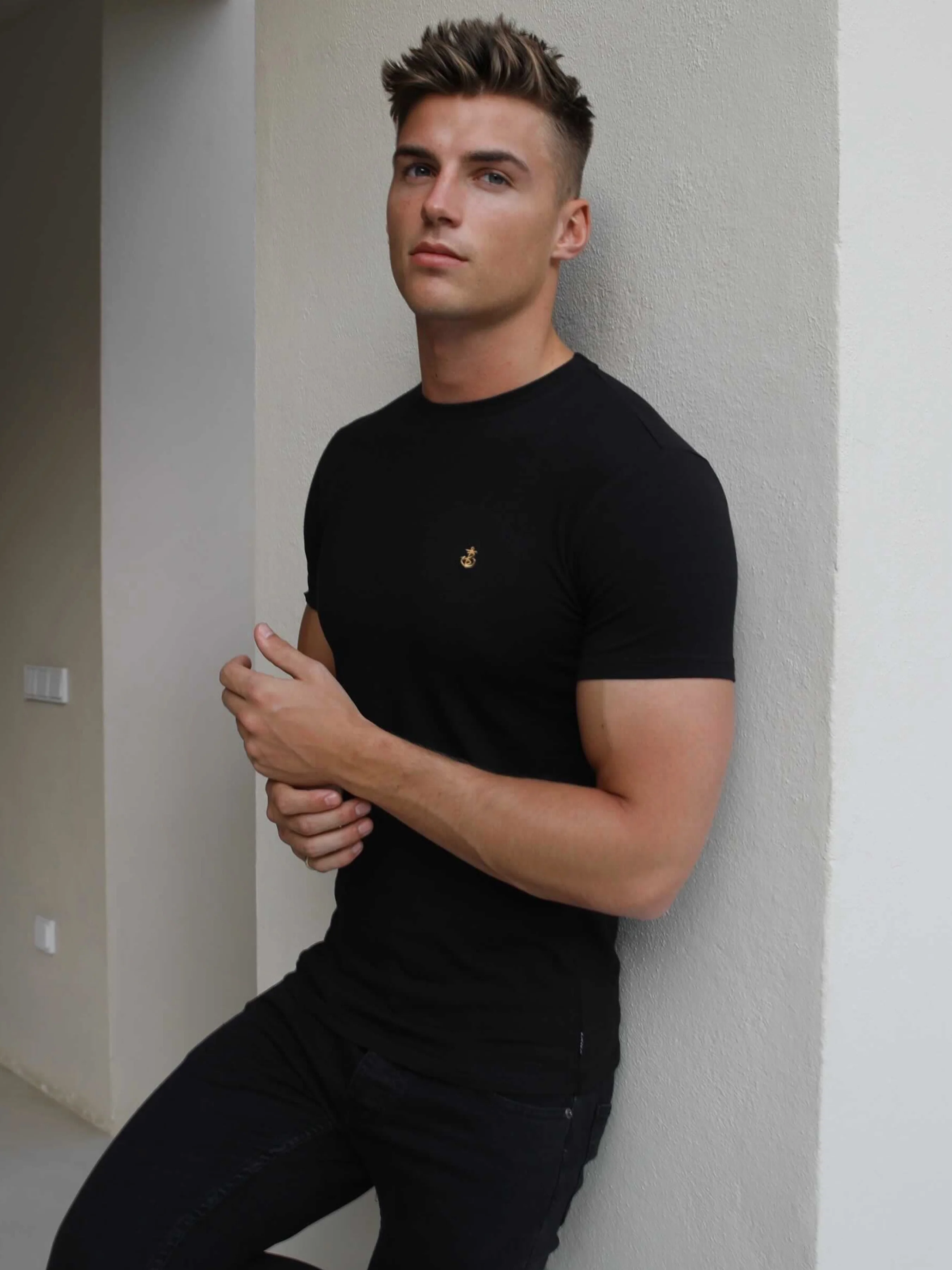 Conway T-Shirt - Black - Image 7