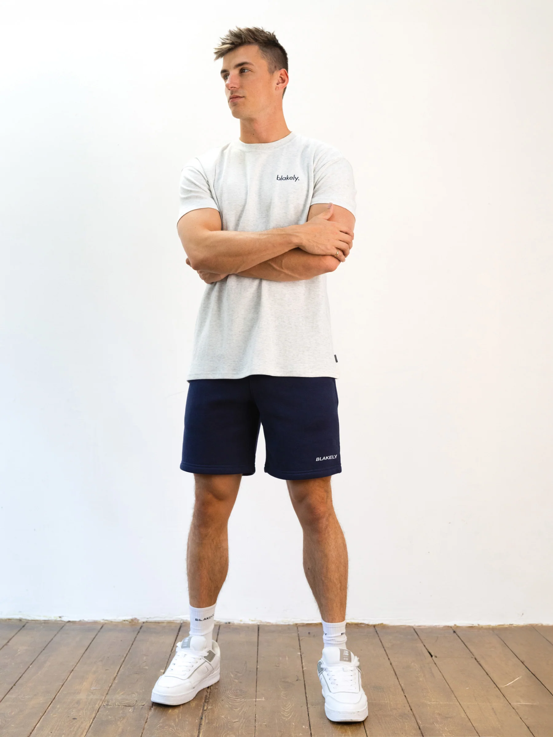 Italic Relaxed Jogger Shorts - Navy - Image 5