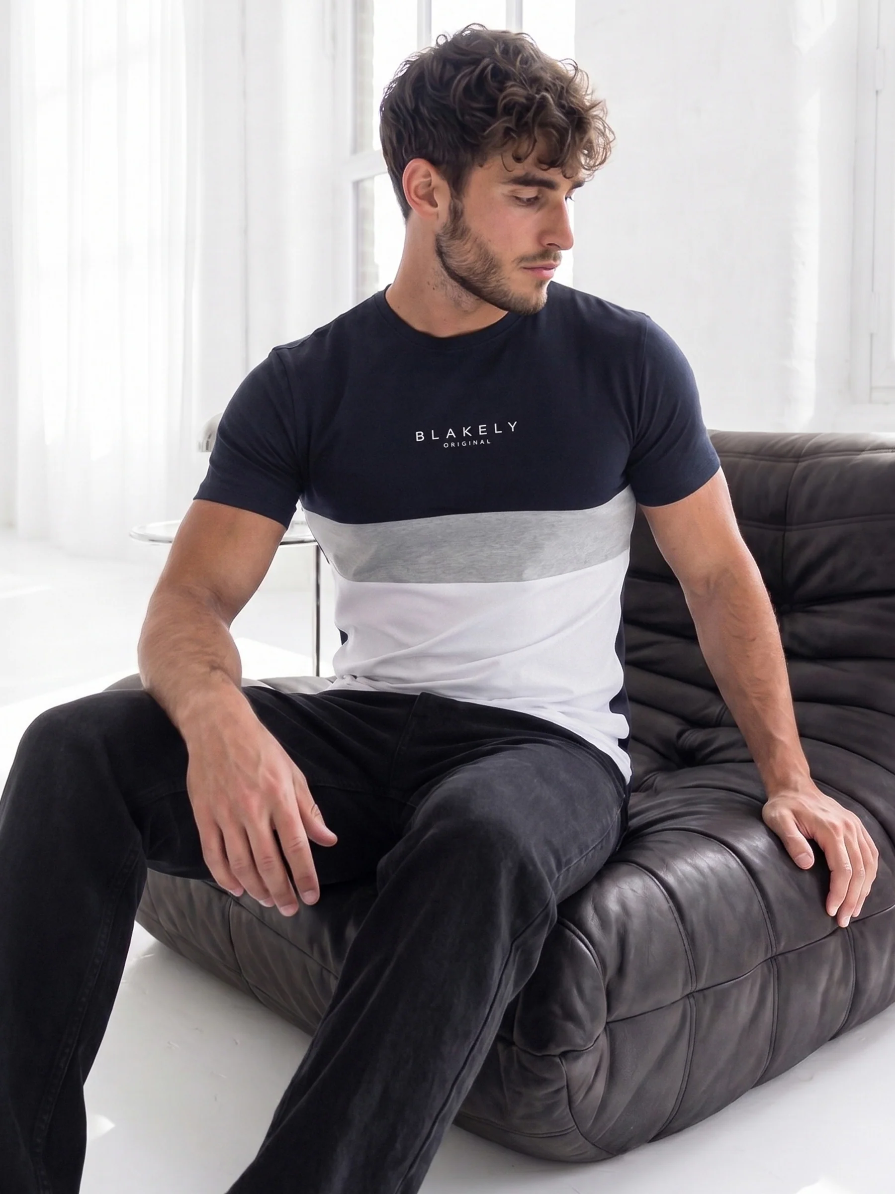 Italica T-Shirt - Navy - Image 3