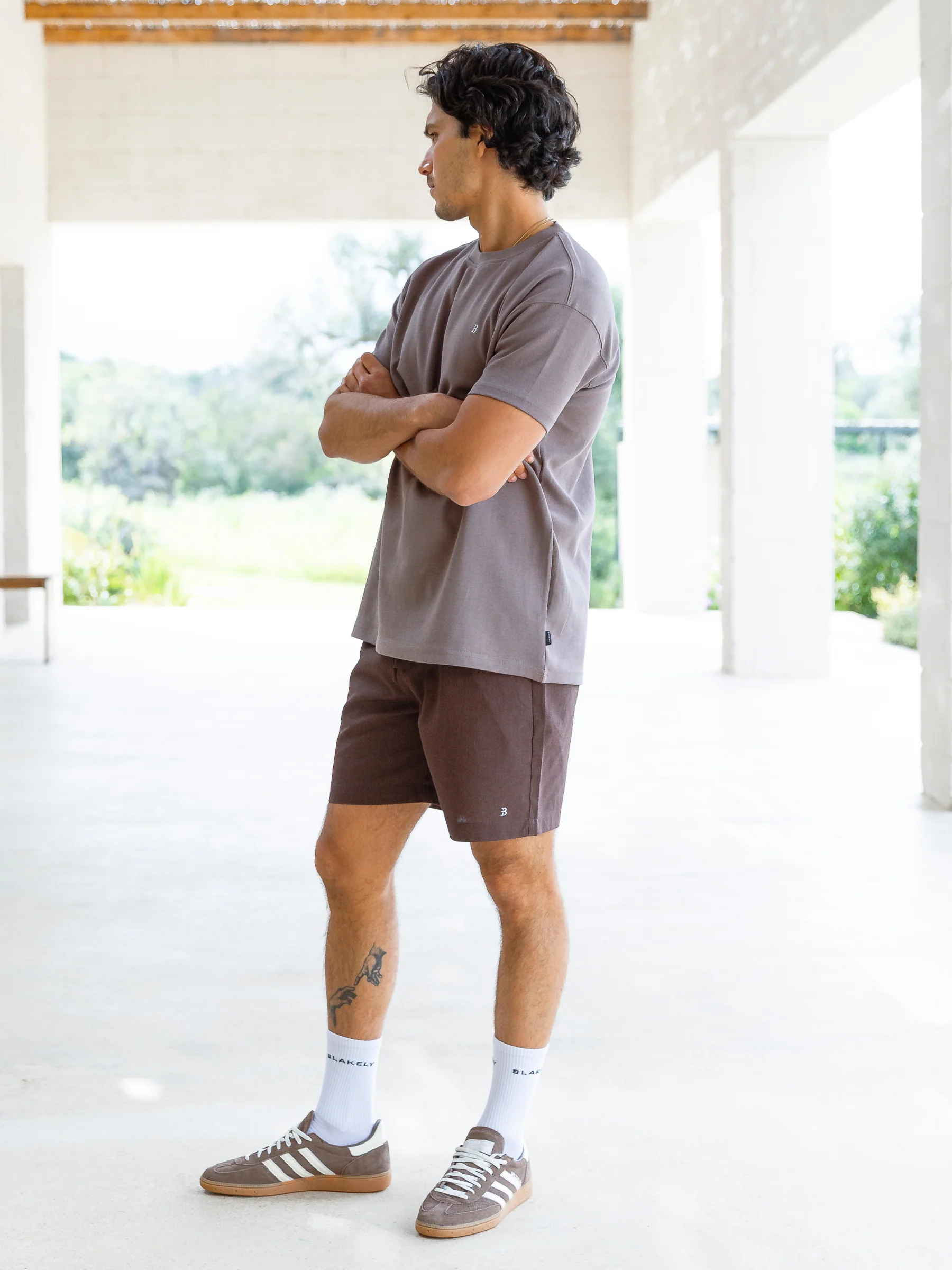 Jude Relaxed Linen Shorts - Dark Brown - Image 5