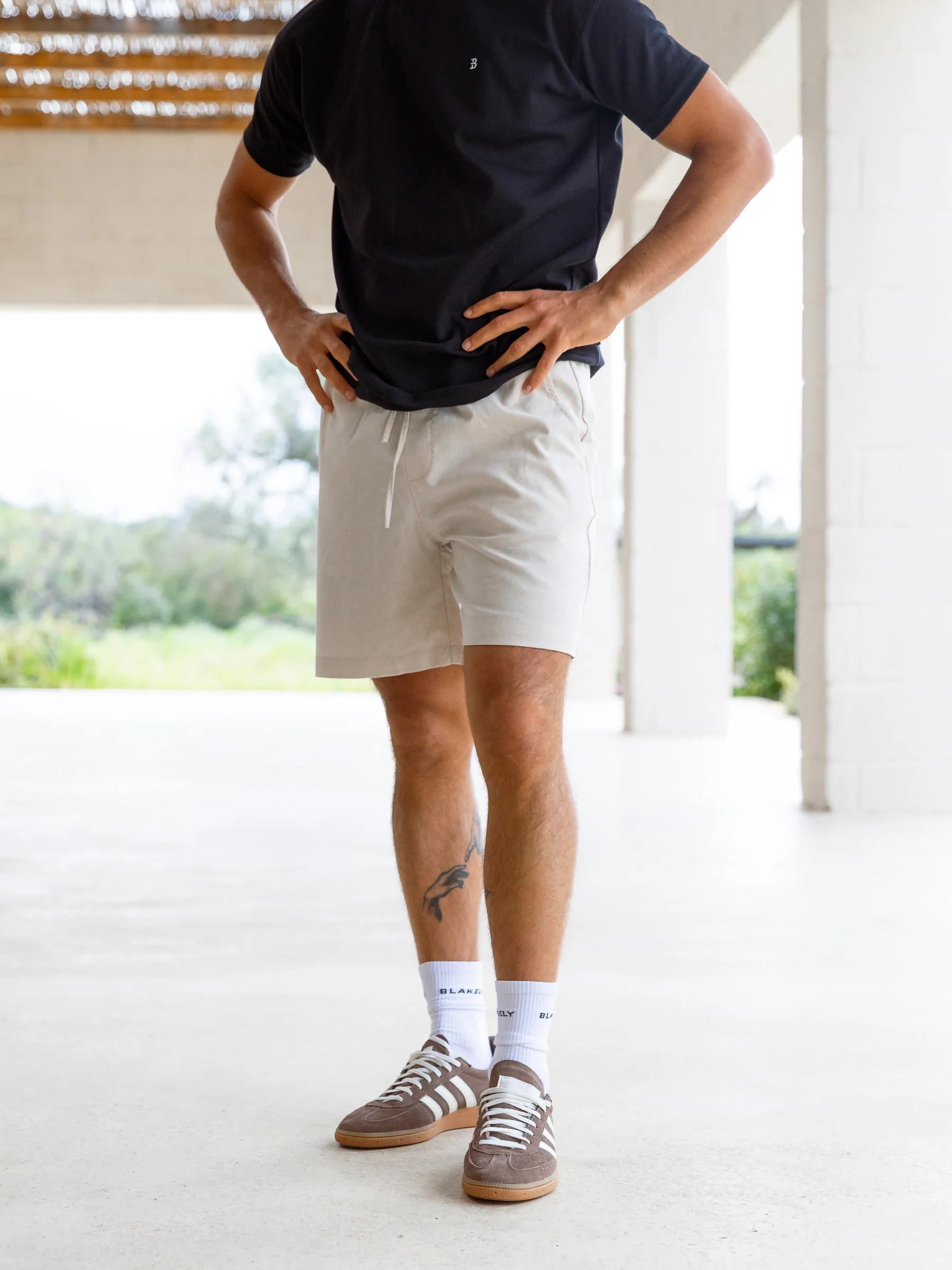 Jude Relaxed Linen Shorts - Light Beige - Image 2