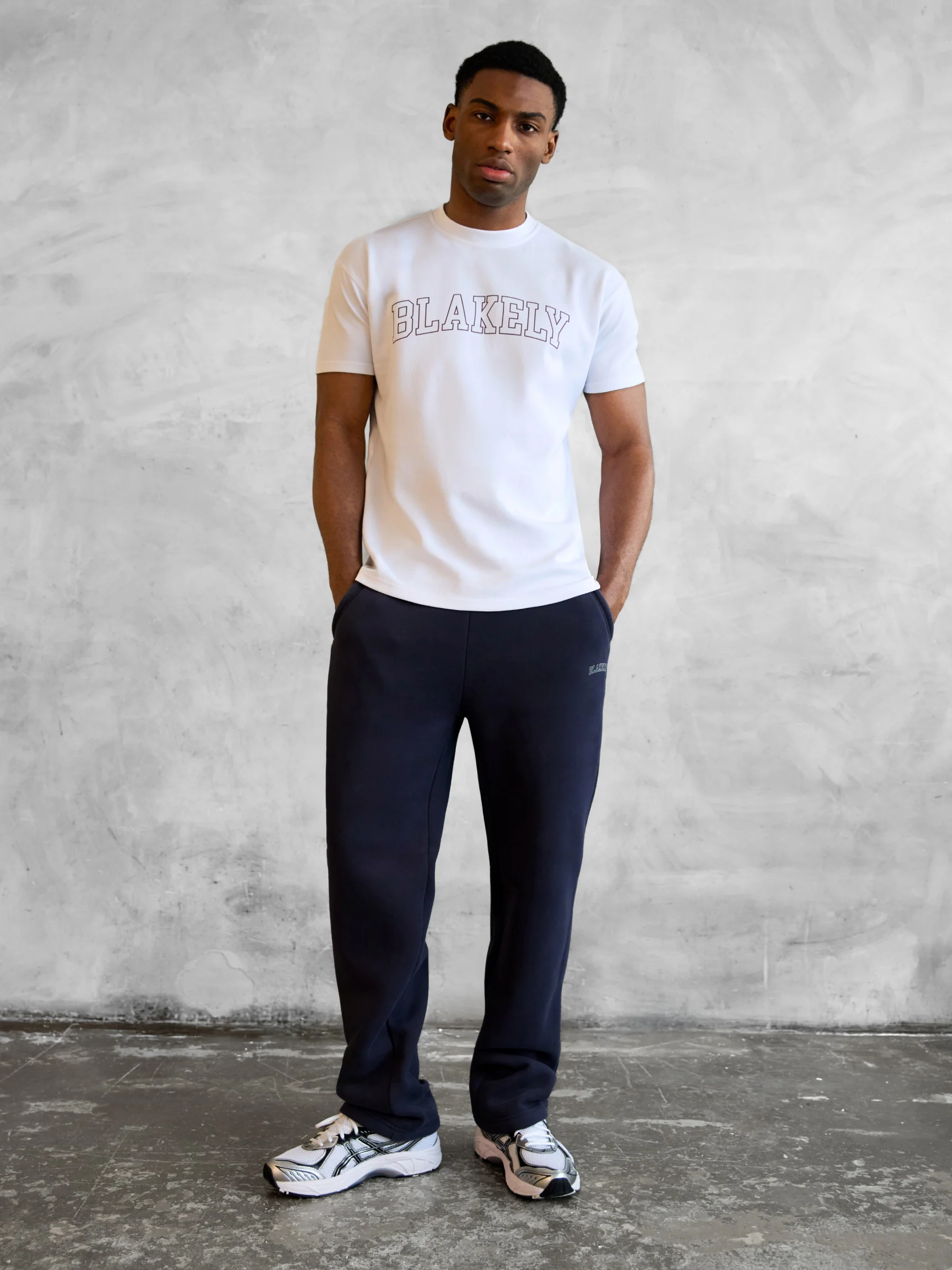 Outline Heritage Relaxed Sweatpants - True Navy - Image 4